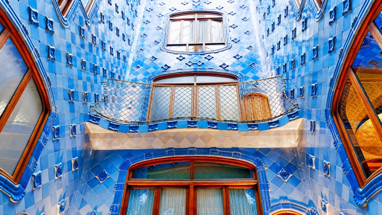 Iluminación natural en los espacios de Gaudí_1500_844_1