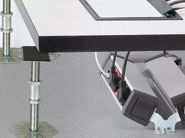 СЕРВИСНЫЙ ЛЮК В ФАЛЬШПОЛ