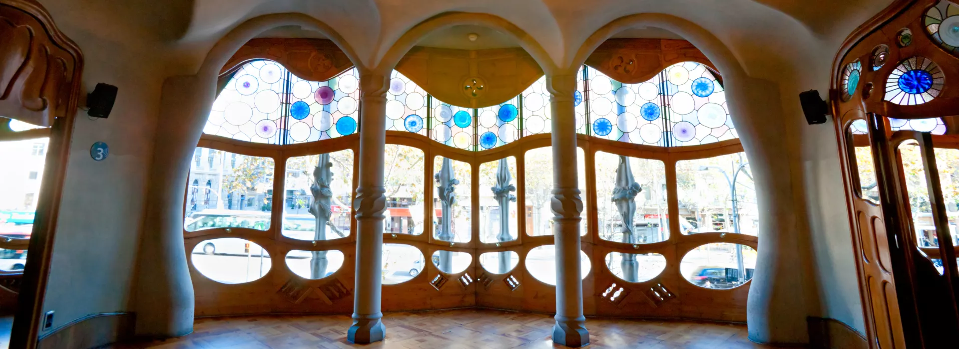 iluminacion_natural_en_los_espacios_de_gaudi_1920_700_cabecera