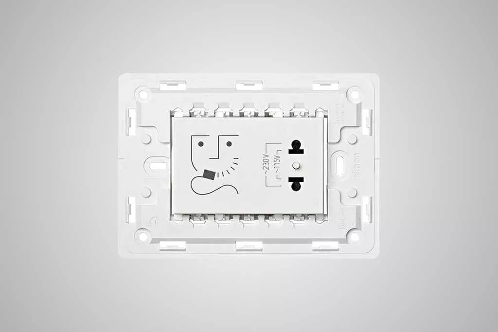 c_simon_enchufe_afeitadora_2