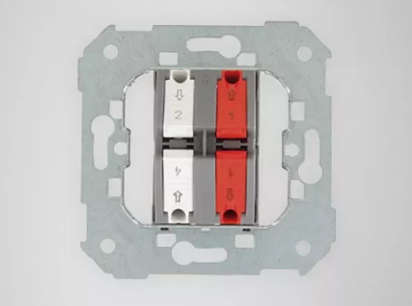Máxima confiabilidade na instalação, os cabos são totalmente isolados.