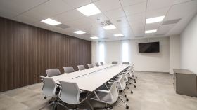 Simon luminarias modulares sala de reuniones