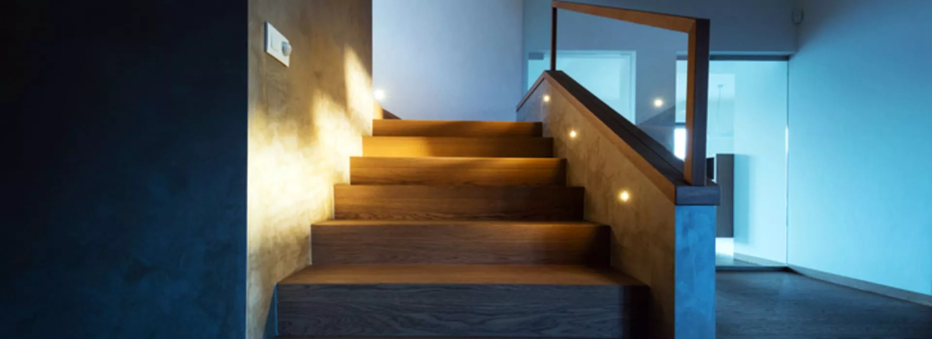 Las Escaleras Con Iluminación LED Pueden Agregar Una Estética
