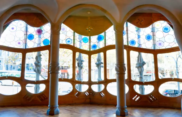 iluminacion_natural_en_los_espacios_de_gaudi_1920_700_cabecera