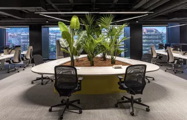 simon-400-conectividad-puestos-trabajo-blanco-encastada-mesa-proyecto-sala-reuniones_1