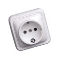 <p class=>Vista frontal Base enchufe schuko 16A 250V blanca de superficie especial canaleta Serie Alfa</p>